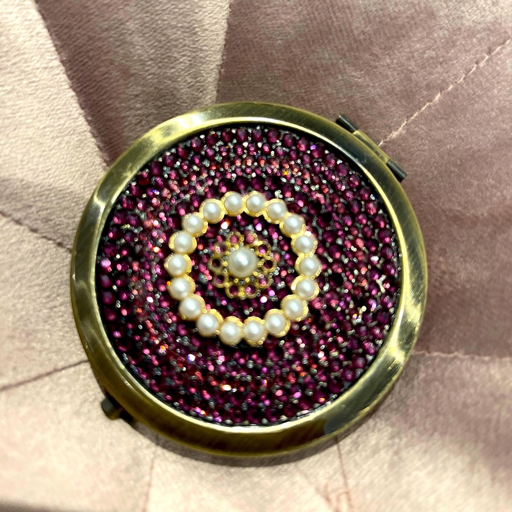 Antique gold compact mirror